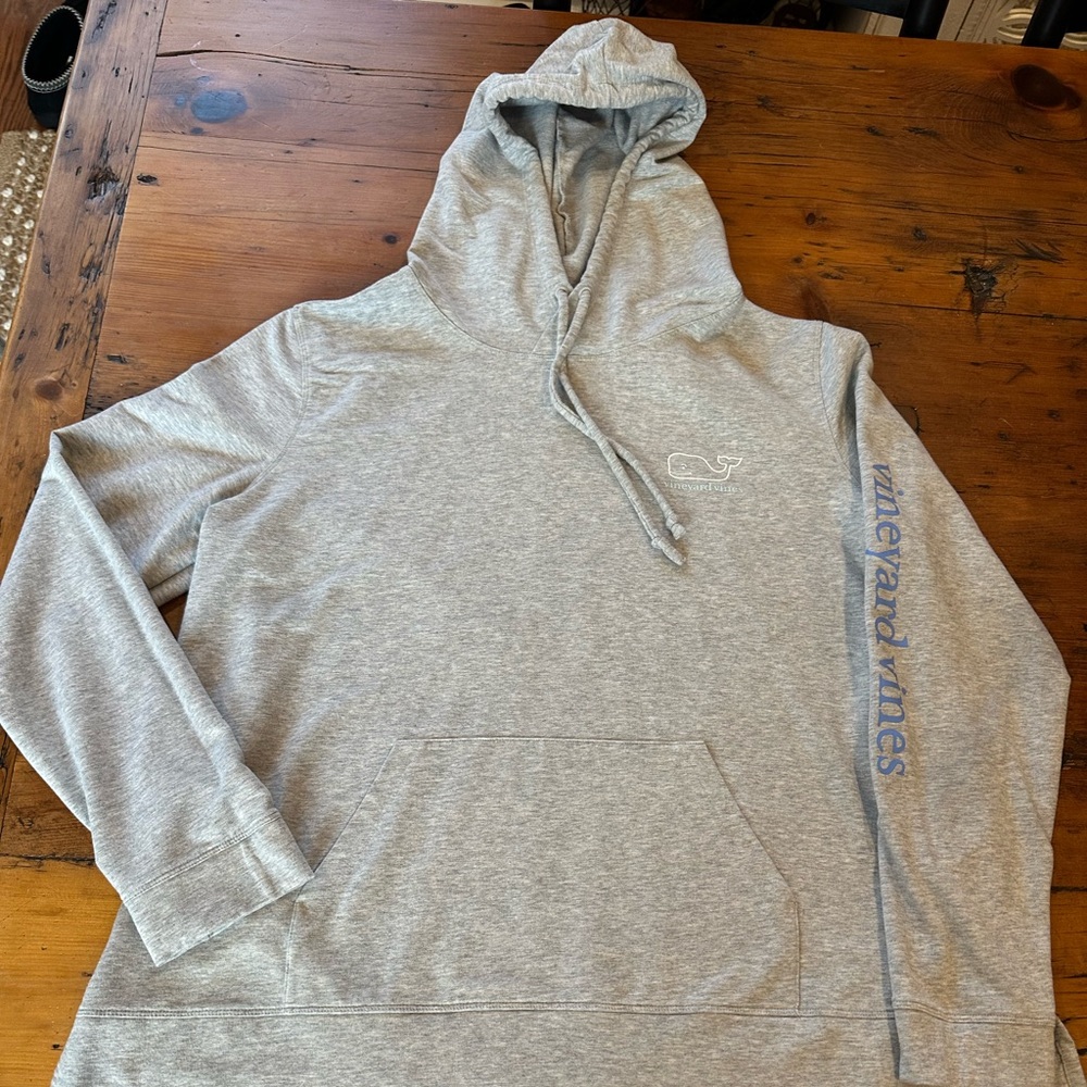 Vineyard Vines gray hoodie women’s like new XL